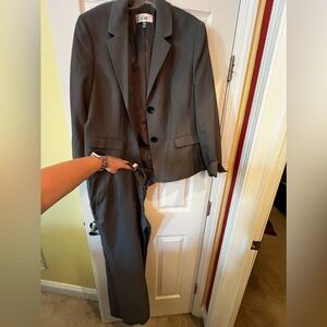 Le Suit women’s suit